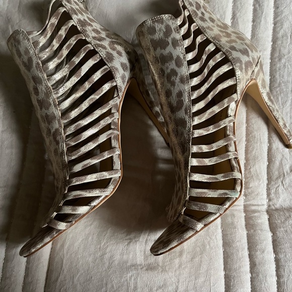 Nordstrom Leopard Print Heeled Sandals - Picture 3 of 3